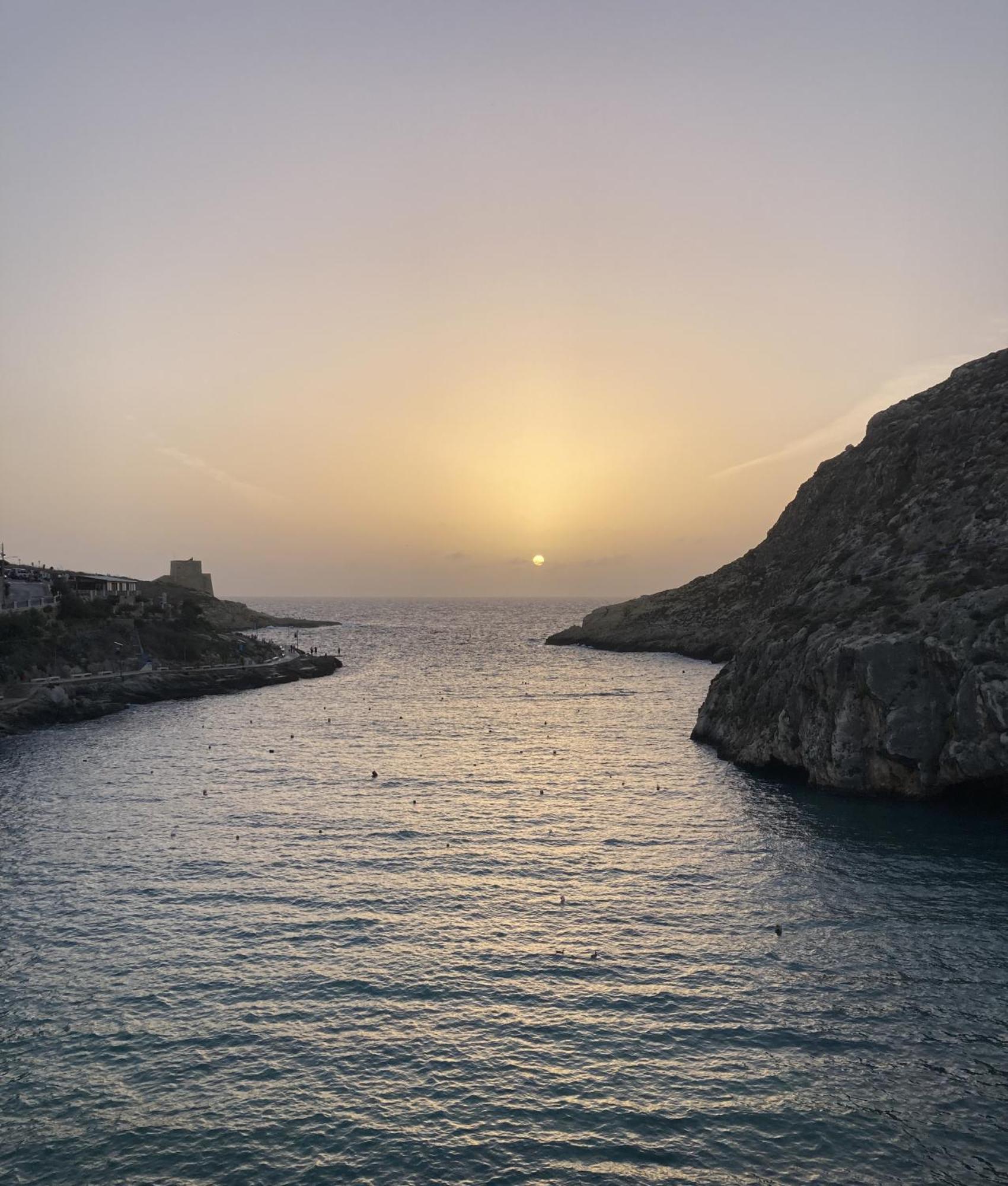 Seafront Duplex Penthouse With Terrace Overlooking Xlendi Bay المظهر الخارجي الصورة
