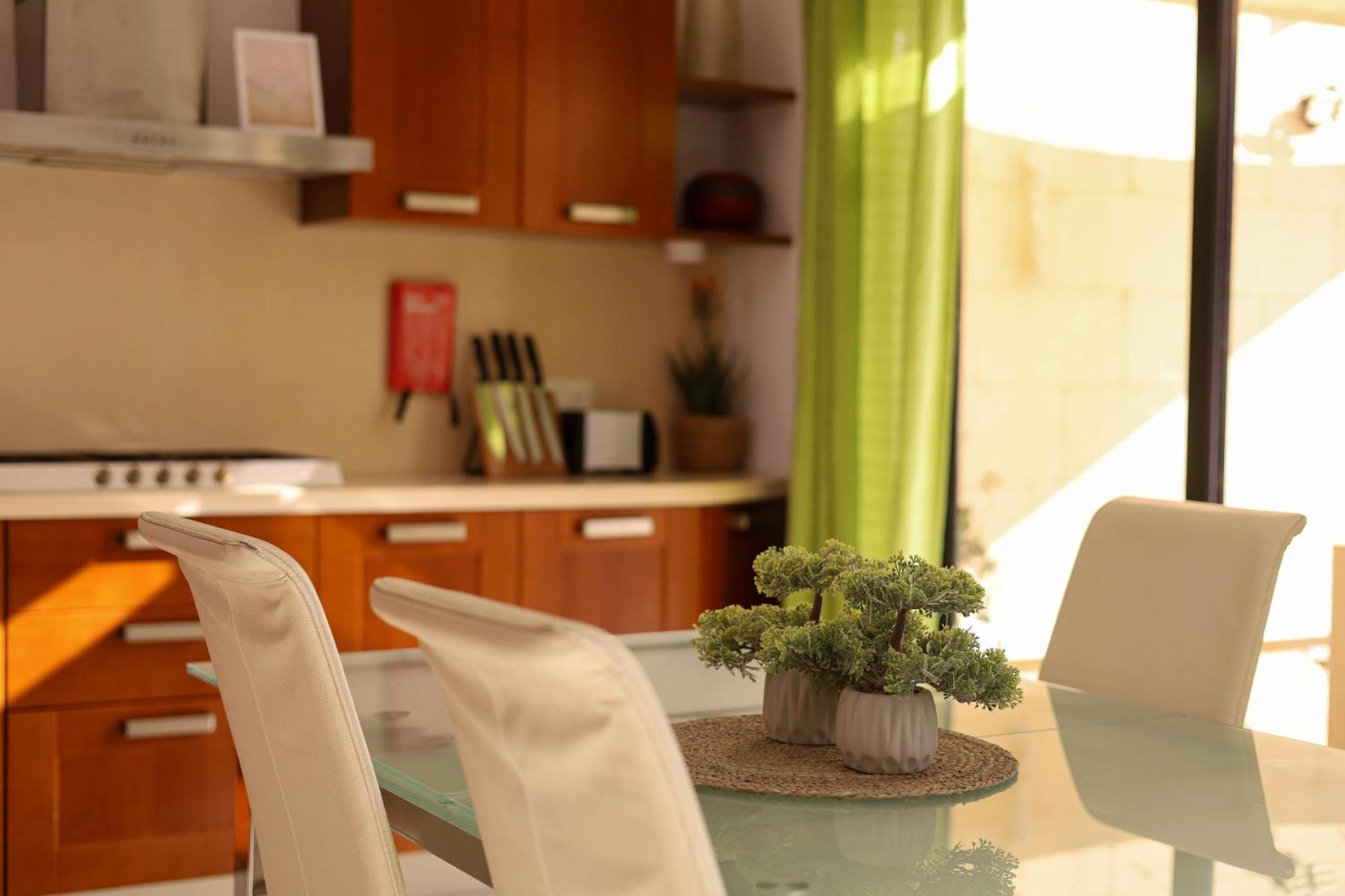 Seafront Duplex Penthouse With Terrace Overlooking Xlendi Bay المظهر الخارجي الصورة
