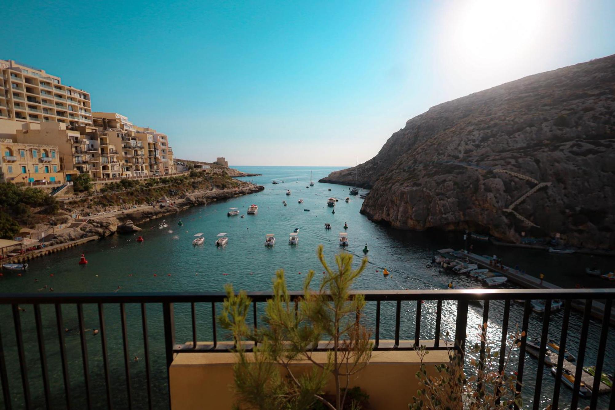 Seafront Duplex Penthouse With Terrace Overlooking Xlendi Bay المظهر الخارجي الصورة