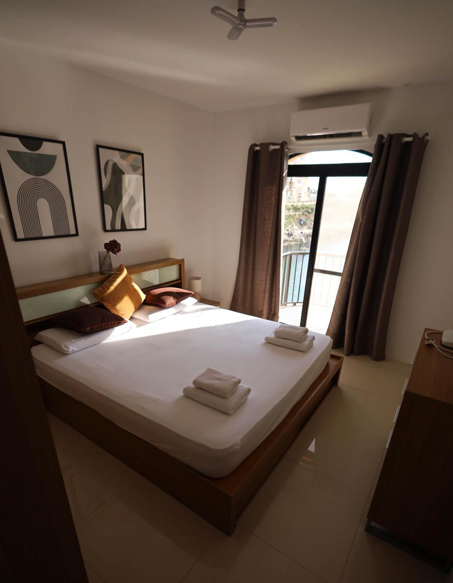 Seafront Duplex Penthouse With Terrace Overlooking Xlendi Bay المظهر الخارجي الصورة