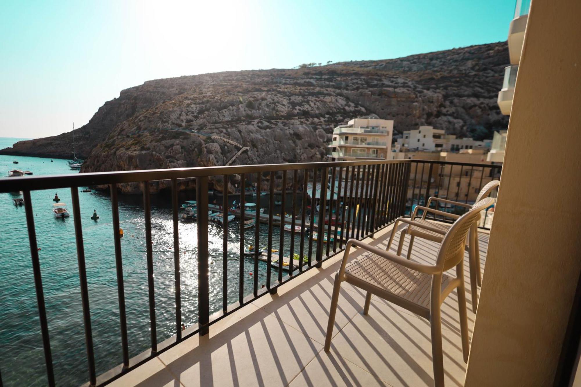 Seafront Duplex Penthouse With Terrace Overlooking Xlendi Bay المظهر الخارجي الصورة